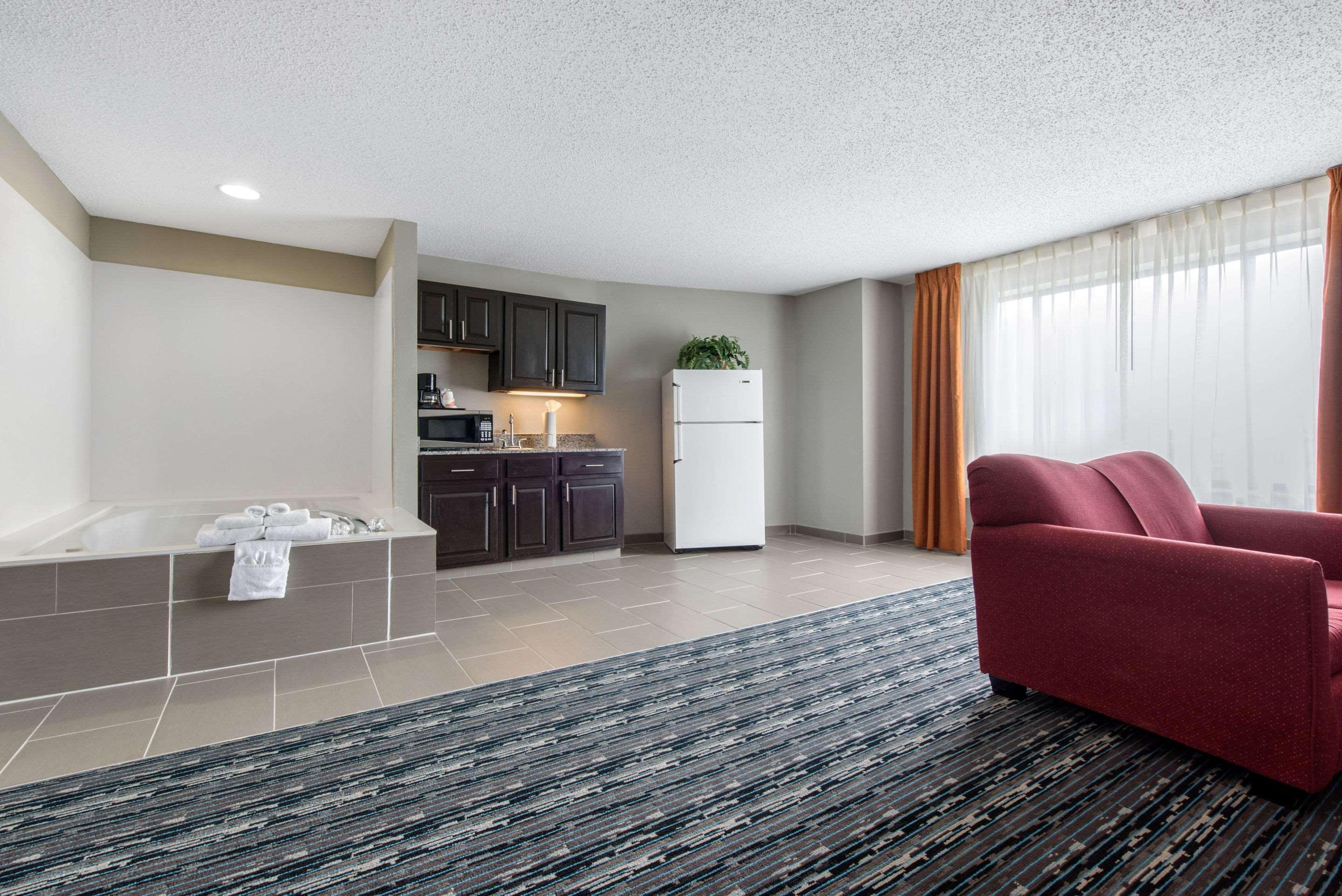 Quality Inn & Suites Brownsburg - Indianapolis West Exterior foto